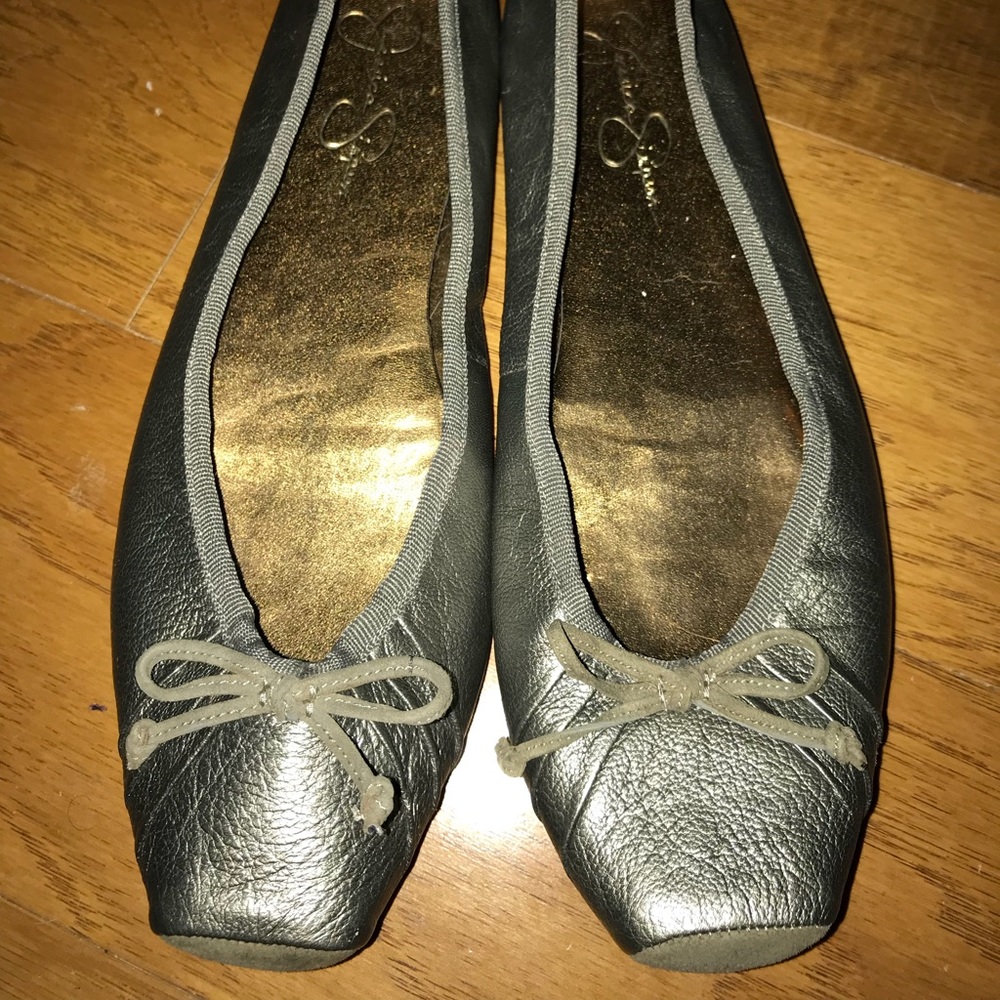 Jessica Simpson Leve Flat